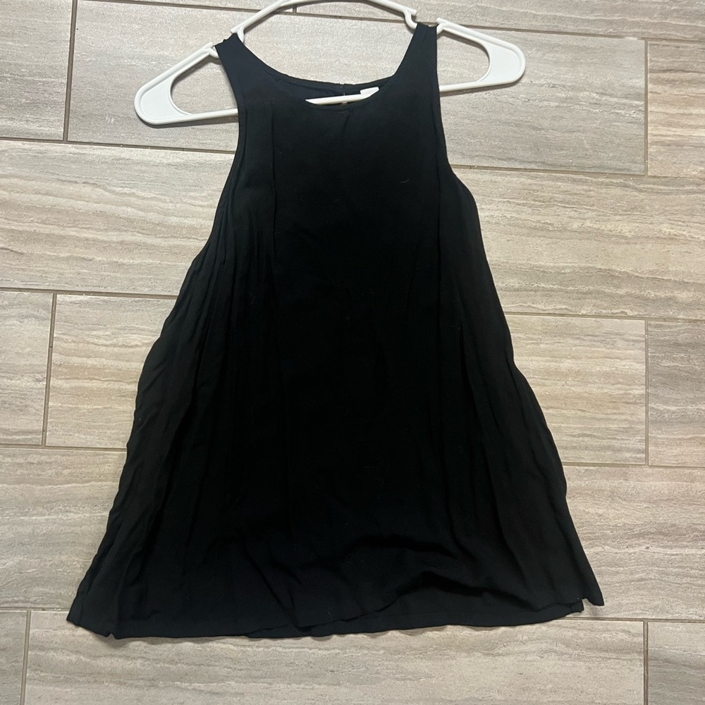 Black top with keyhole on the back.